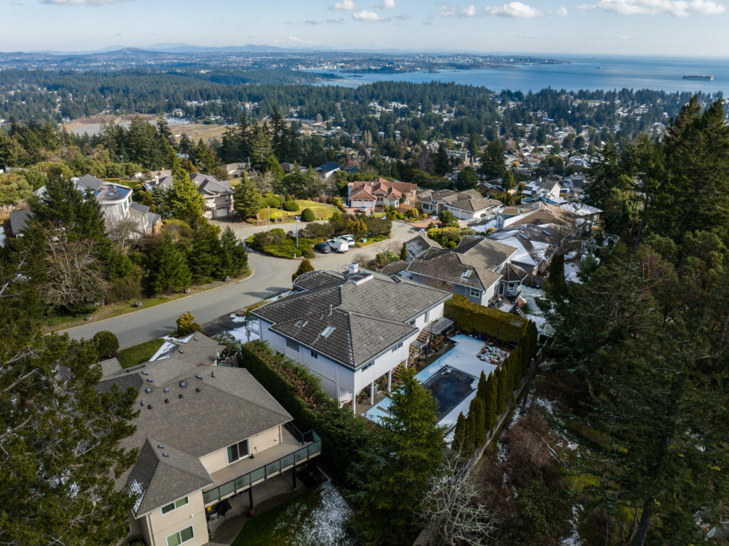 houses on triangle mountain colwood bc