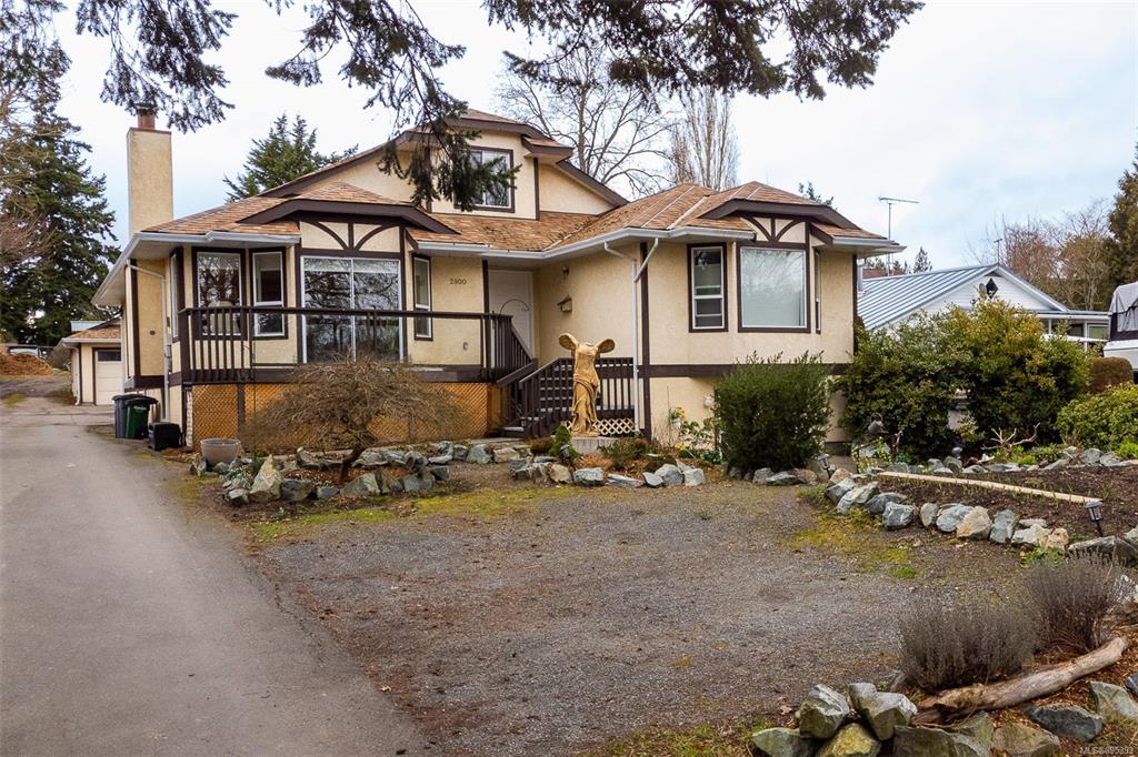 Should You Sell Before You Buy in Victoria BC? 